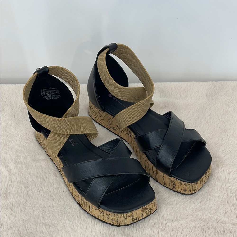GLORIA VANDERBILT SIZE 8 Stylish Black and Tan Women's Sandals, Cork sol…